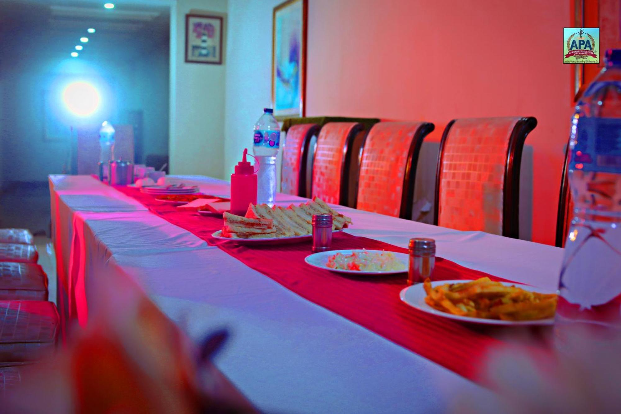 Quick Continental Hotel - Jail Road ลาฮอร์ ภายนอก รูปภาพ
