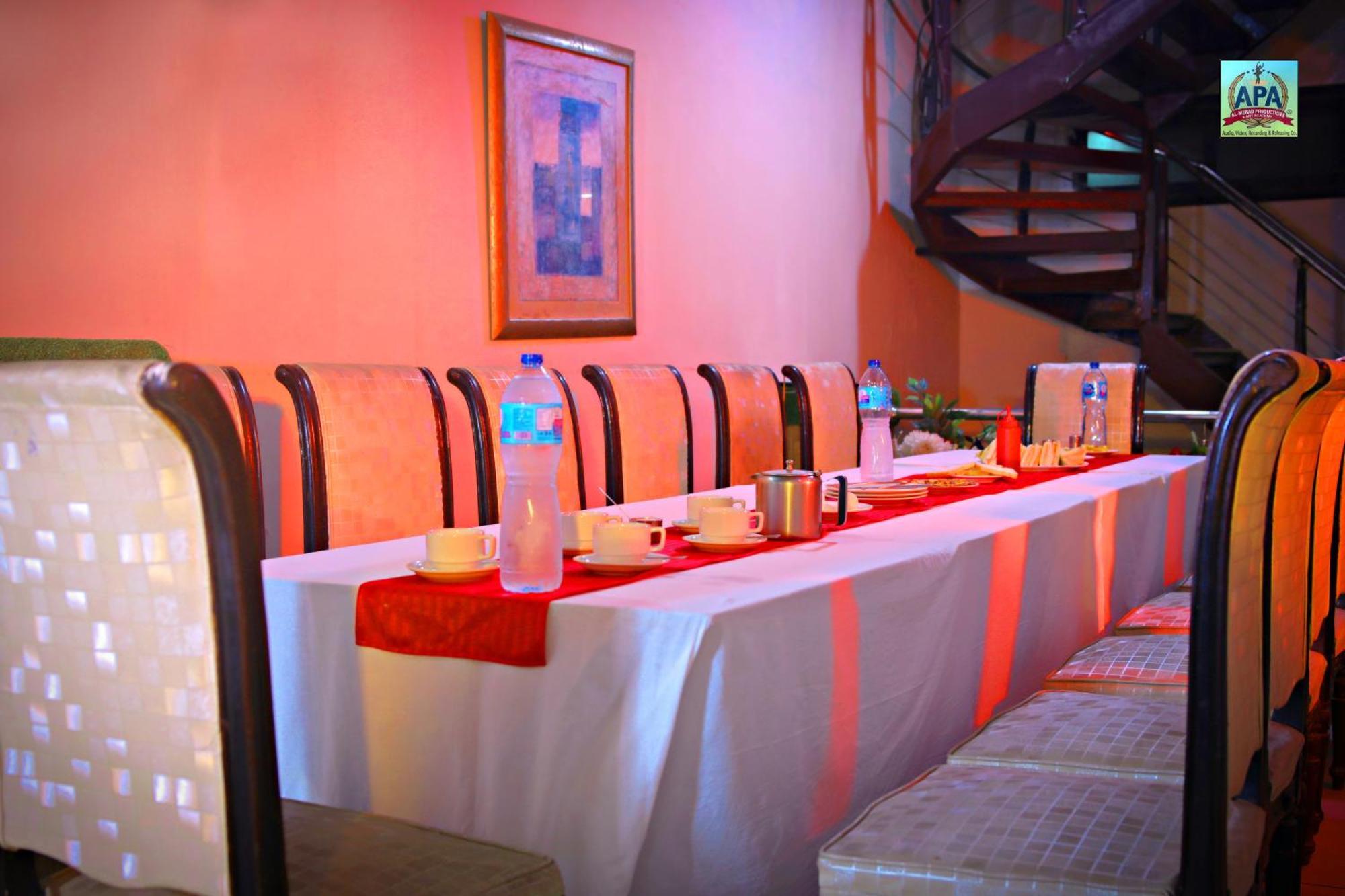 Quick Continental Hotel - Jail Road ลาฮอร์ ภายนอก รูปภาพ