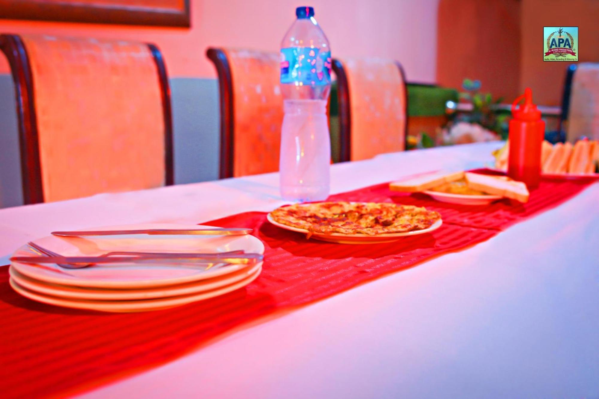 Quick Continental Hotel - Jail Road ลาฮอร์ ภายนอก รูปภาพ