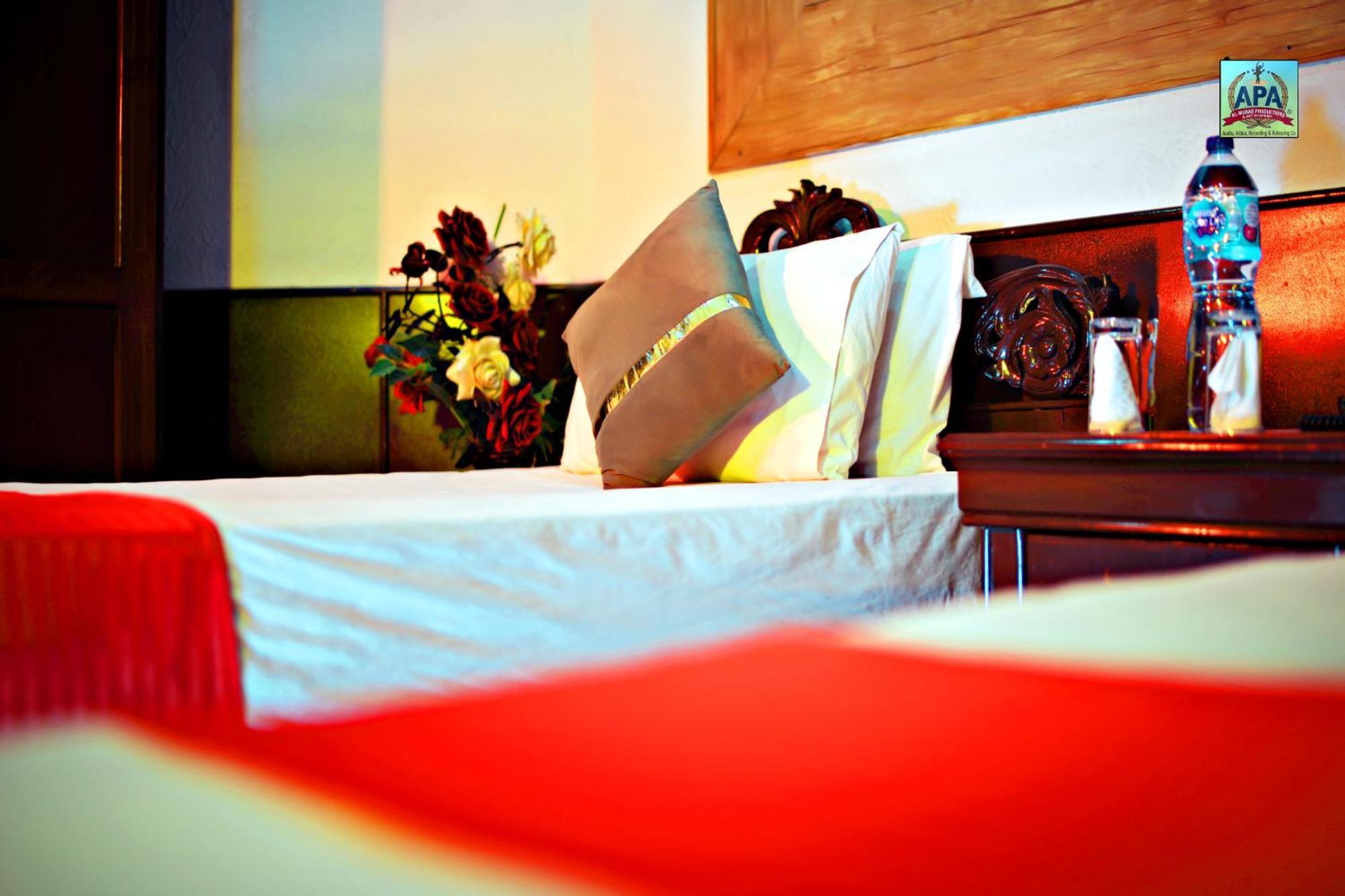 Quick Continental Hotel - Jail Road ลาฮอร์ ภายนอก รูปภาพ