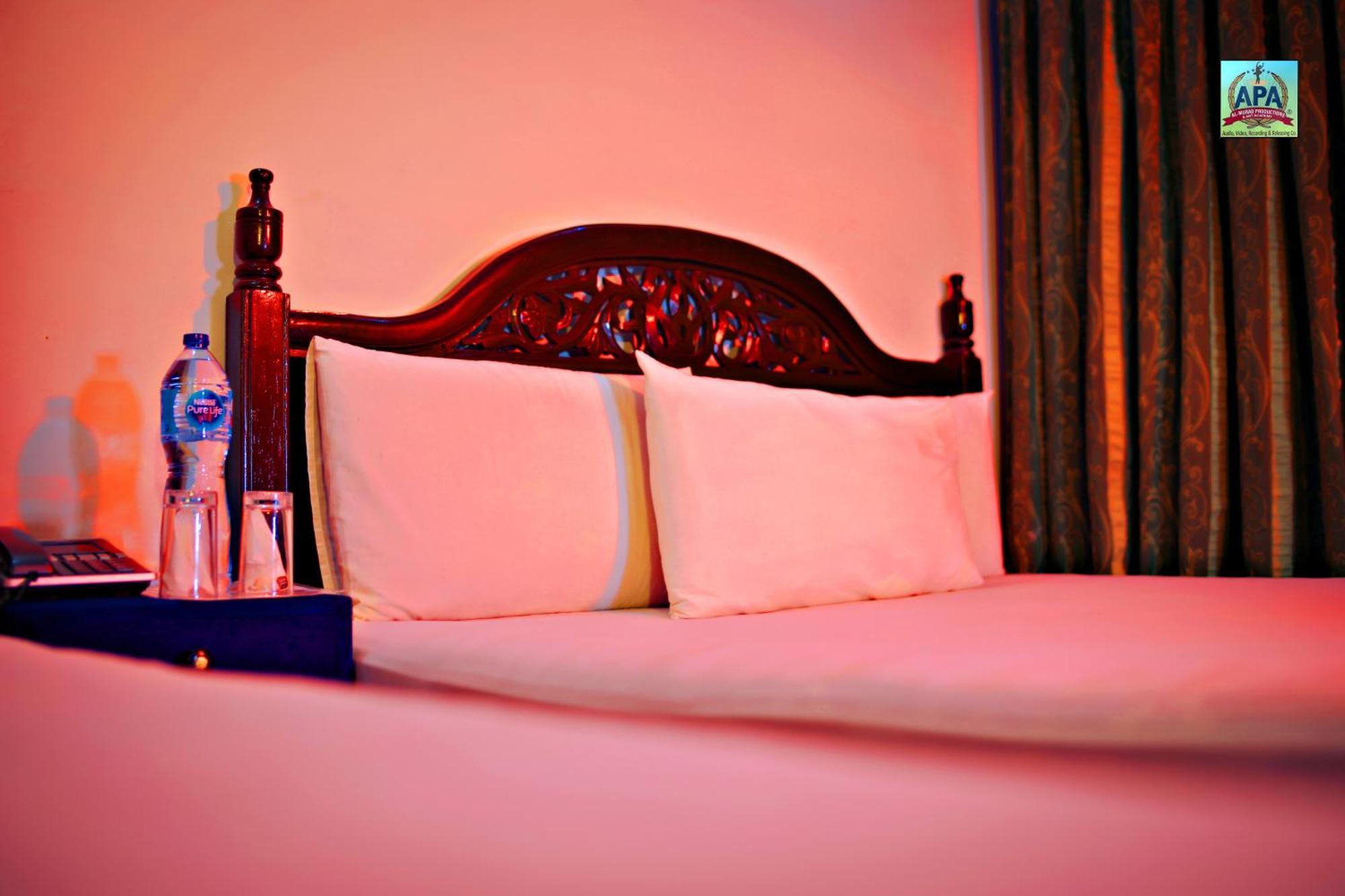 Quick Continental Hotel - Jail Road ลาฮอร์ ภายนอก รูปภาพ