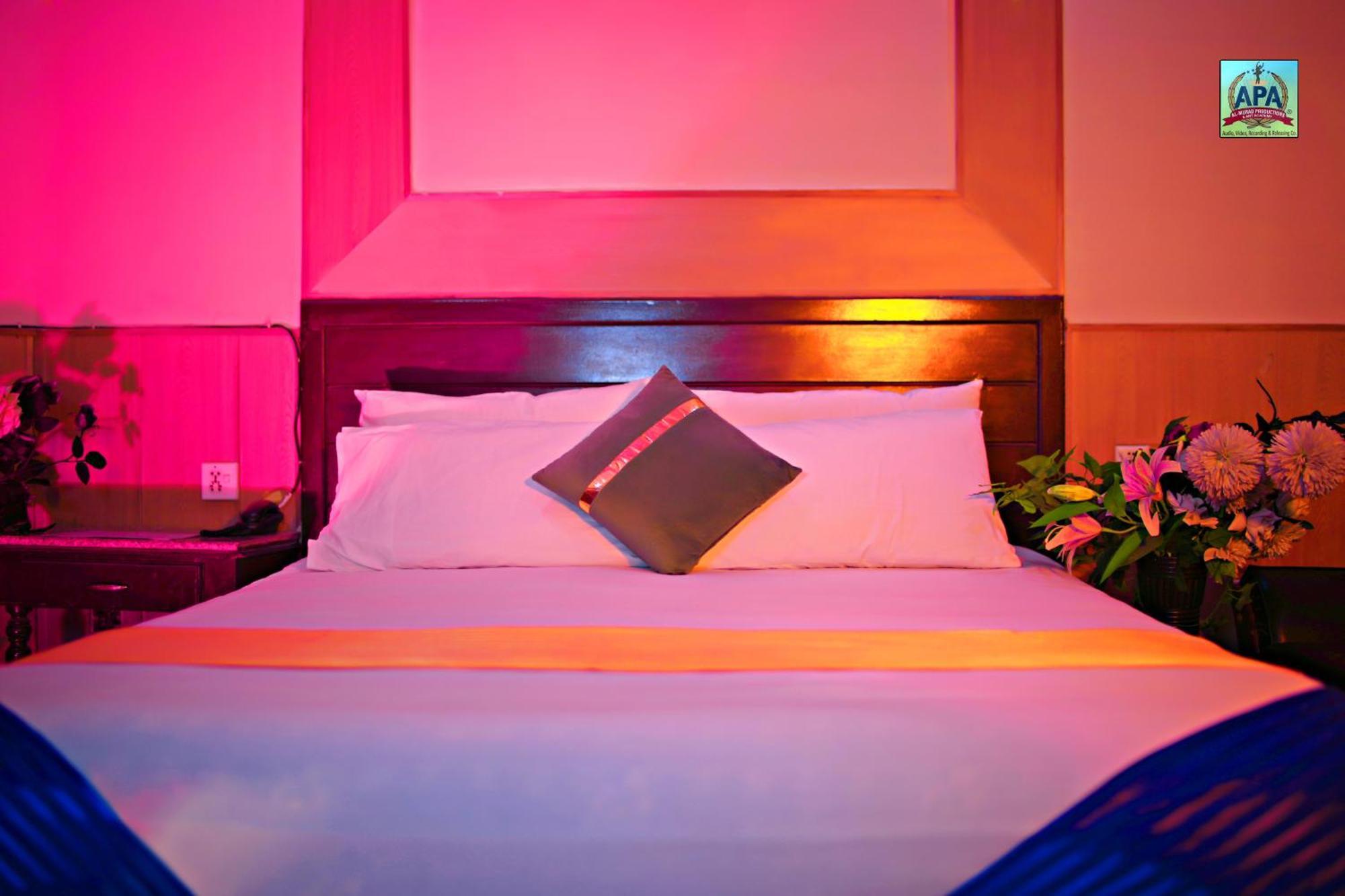 Quick Continental Hotel - Jail Road ลาฮอร์ ภายนอก รูปภาพ