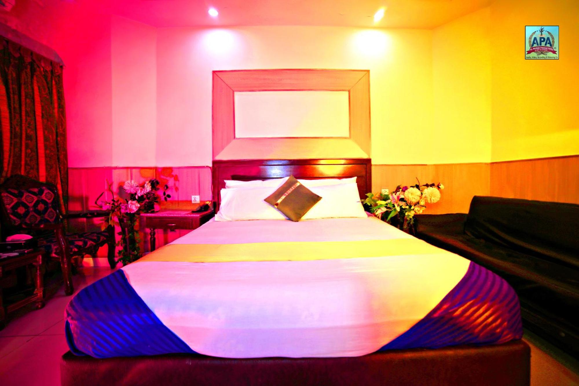 Quick Continental Hotel - Jail Road ลาฮอร์ ภายนอก รูปภาพ