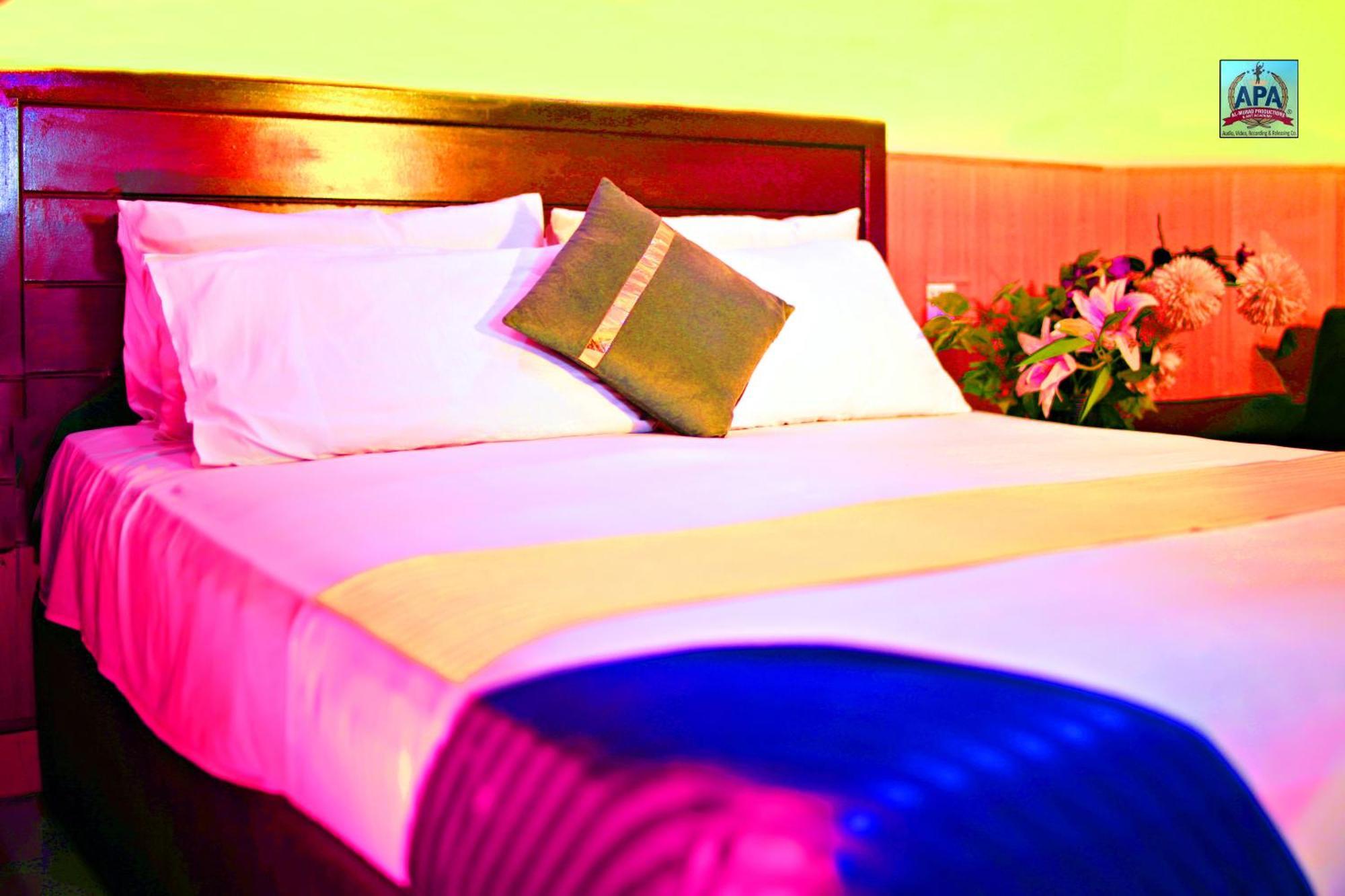Quick Continental Hotel - Jail Road ลาฮอร์ ภายนอก รูปภาพ