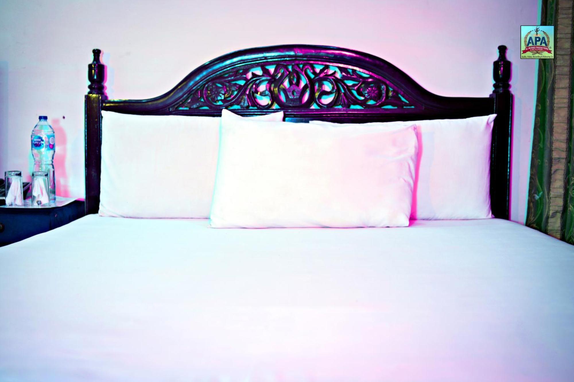 Quick Continental Hotel - Jail Road ลาฮอร์ ภายนอก รูปภาพ