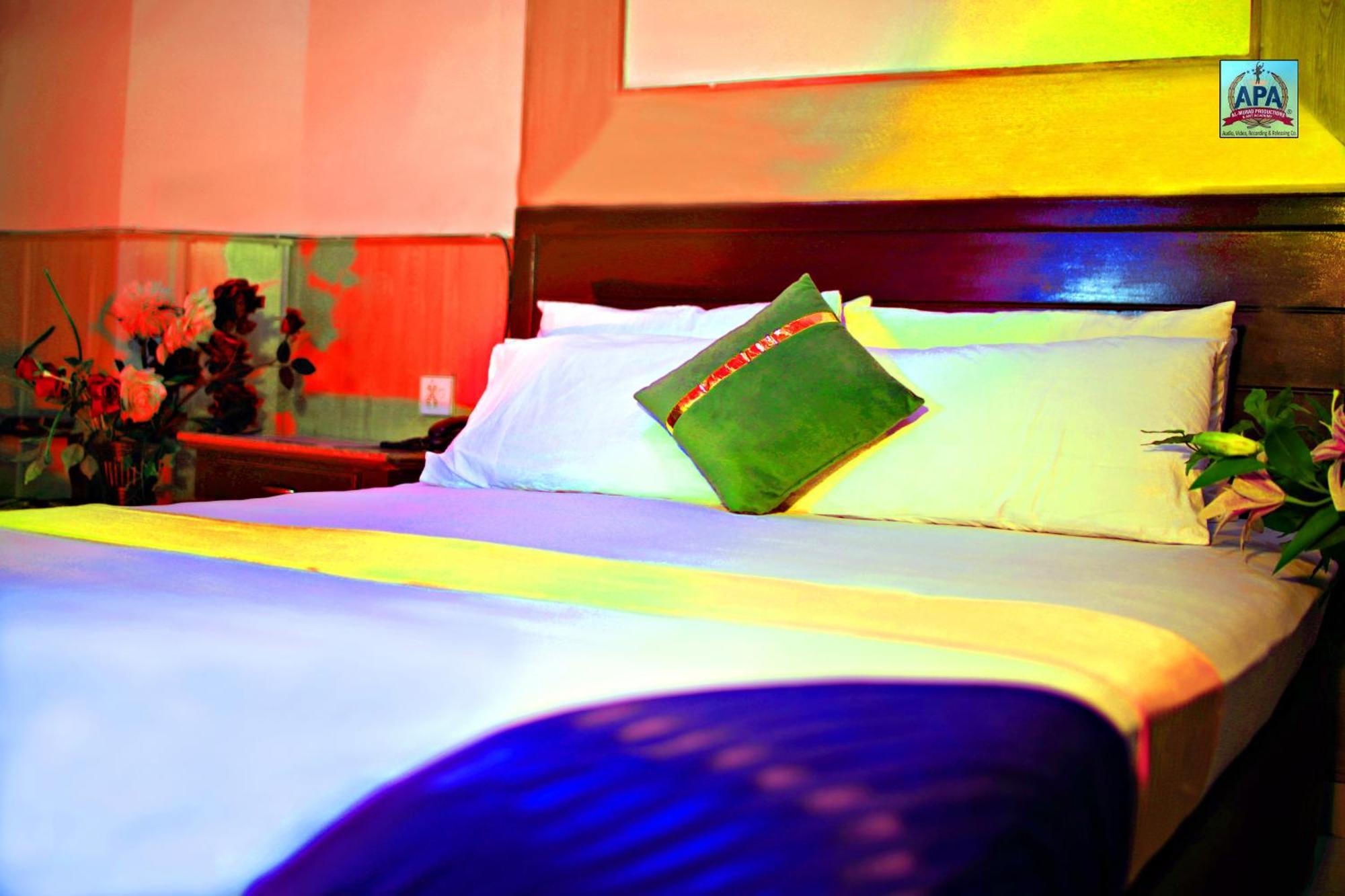 Quick Continental Hotel - Jail Road ลาฮอร์ ภายนอก รูปภาพ