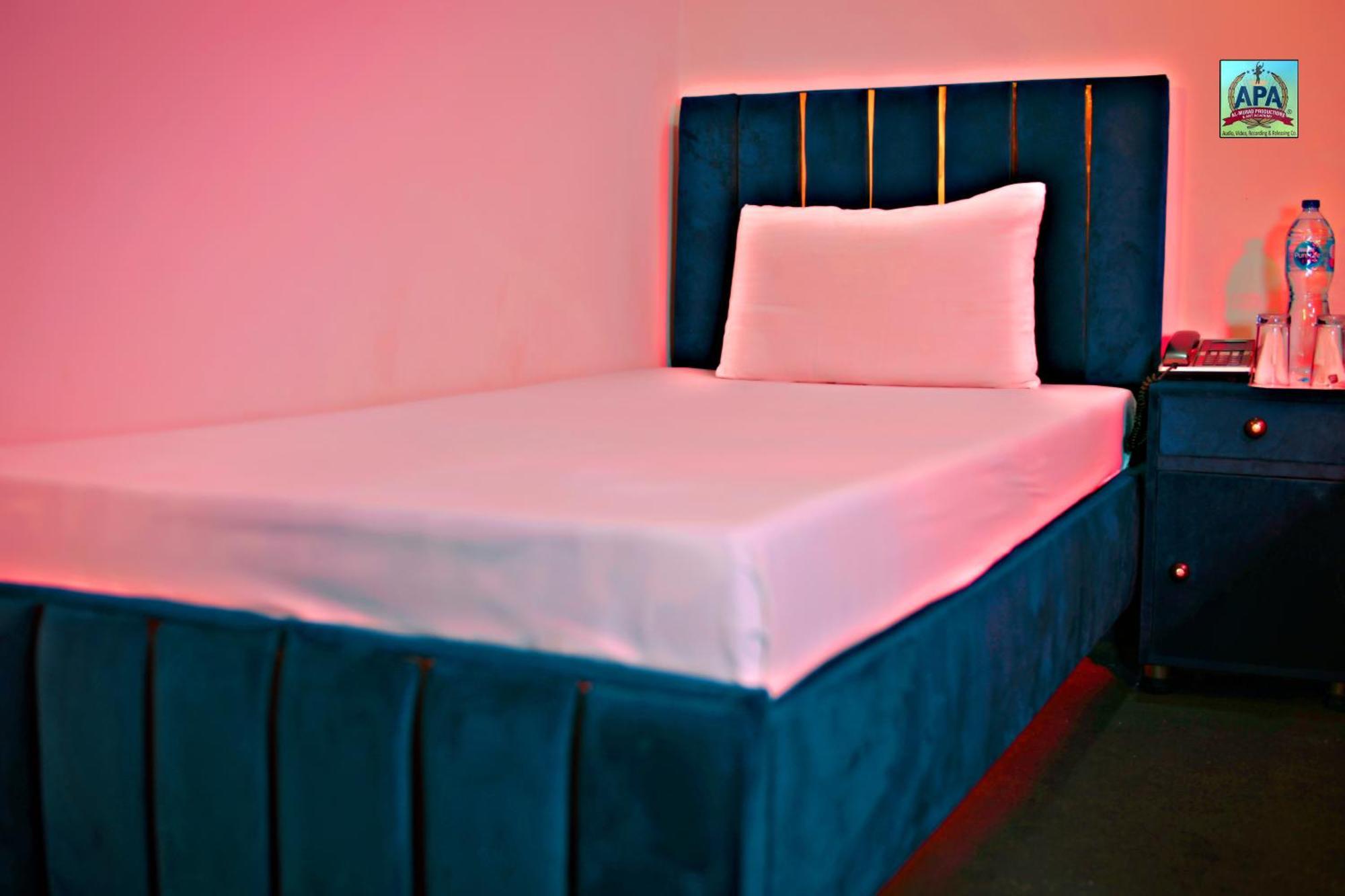 Quick Continental Hotel - Jail Road ลาฮอร์ ภายนอก รูปภาพ